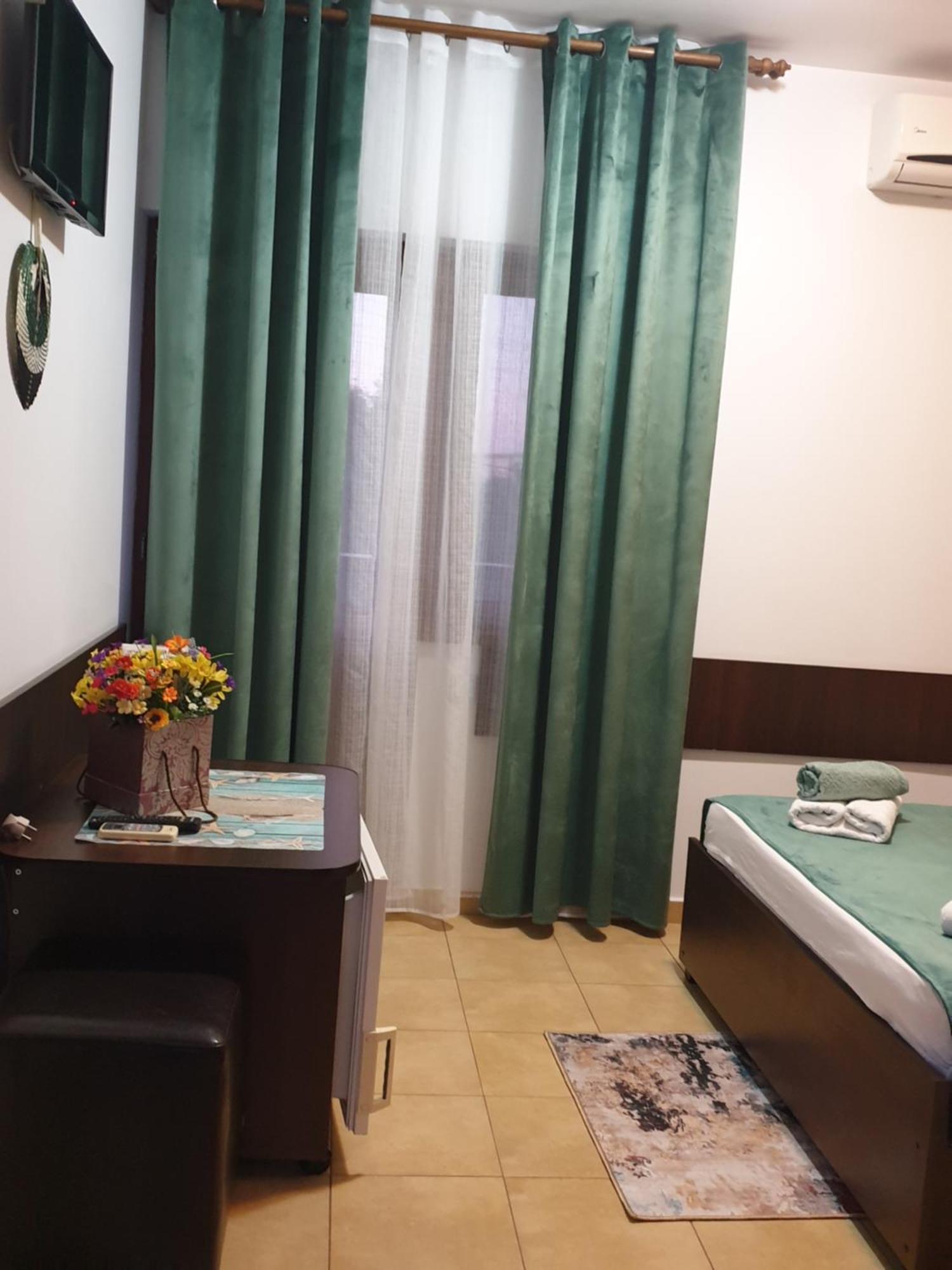 Casa Mary Hotel Костинещи Екстериор снимка