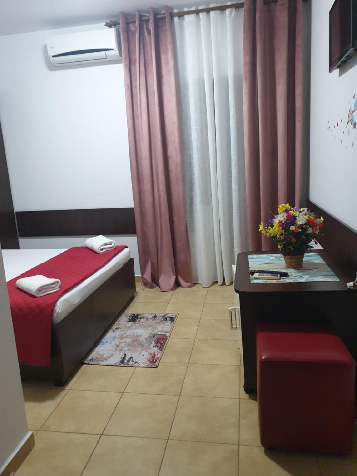 Casa Mary Hotel Костинещи Екстериор снимка